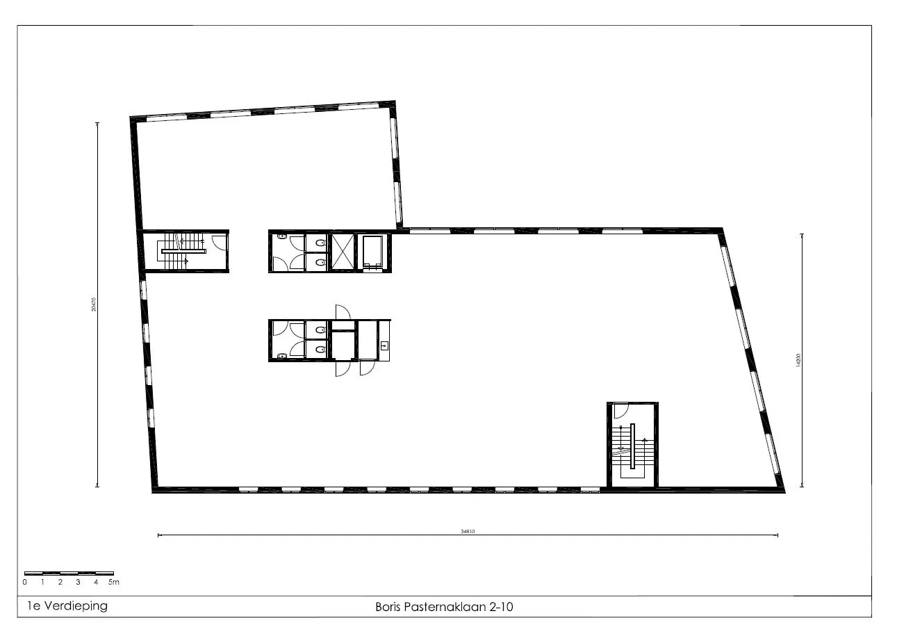 Plattegrond van de eerste verdieping van het gebouw aan de Boris Pasternaklaan 2-10 met trappenhuizen, toiletten en open ruimte.